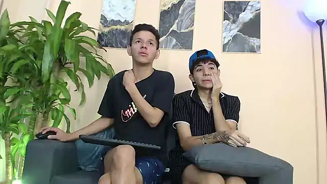 Snapshot of DesiresOfOlympus_ chatting on March 1, 2026, 1:24 pm DesiresOfOlympus online show from March 1, 2026, 1:24 pm