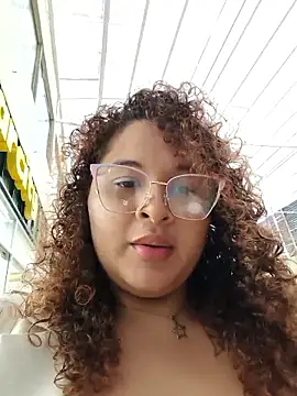 Snapshot of AdinaSkaly chatting on February 1, 2026, 9:02 pm AdinaSkaly online show from February 1, 2026, 9:02 pm