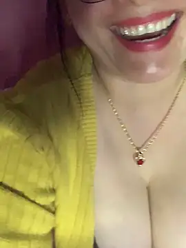 Snapshot of Star-sweet01 chatting on February 3, 2026, 6:22 am Star-sweet01 online show from February 3, 2026, 6:22 am