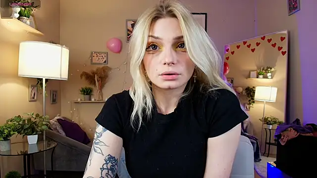 AvaSun online show from February 18, 2026, 10:39 pm