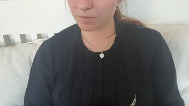 Lucyschickt online show from April 21, 2026, 3:07 pm