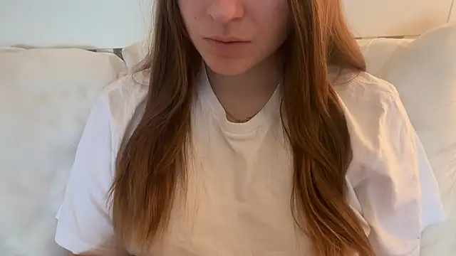 Snapshot of Lucyschickt chatting on May 5, 2026, 5:59 am Lucyschickt online show from May 5, 2026, 5:59 am
