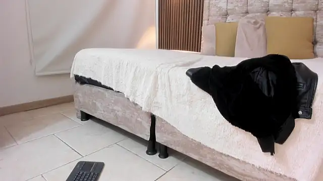 Snapshot of Lia_Nova chatting on February 22, 2026, 1:18 am Lia Nova online show from February 22, 2026, 1:18 am