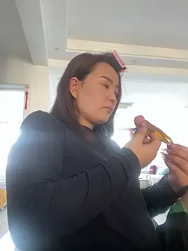 Snapshot of Youyou_12 chatting on February 3, 2026, 3:37 am Youyou 12 online show from February 3, 2026, 3:37 am