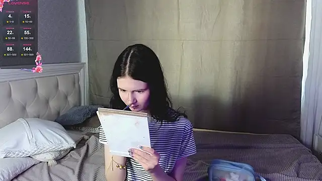 Glow hollow online show from February 22, 2026, 4:02 am