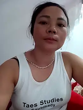 Snapshot of neyney110 chatting on February 6, 2026, 10:02 pm neyney110 online show from February 6, 2026, 10:02 pm