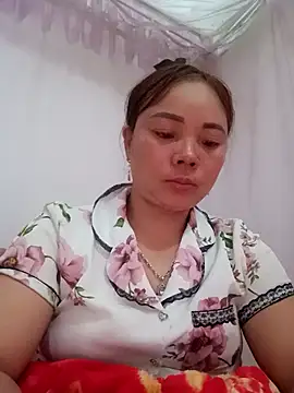 Snapshot of neyney110 chatting on February 24, 2026, 11:52 am neyney110 online show from February 24, 2026, 11:52 am