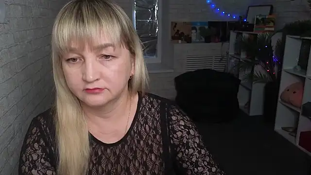 Lily Luxee online show from February 2, 2026, 7:18 am