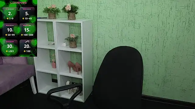 Lily Luxee online show from March 12, 2026, 9:37 am