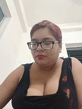 Snapshot of Elie_Hallway chatting on June 15, 2026, 5:59 pm Elie Hallway online show from June 15, 2026, 5:59 pm