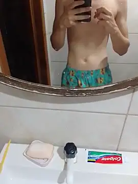 Snapshot of ONixCris chatting on March 3, 2026, 10:04 pm ONixCris online show from March 3, 2026, 10:04 pm