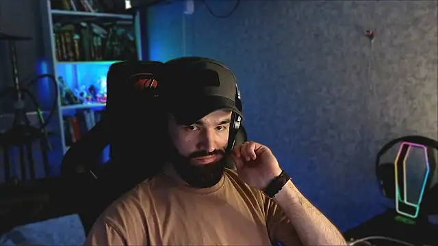 Snapshot of _Mostly_ chatting on March 7, 2026, 4:48 pm Mostly online show from March 7, 2026, 4:48 pm