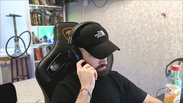 Snapshot of _Mostly_ chatting on March 13, 2026, 4:19 am Mostly online show from March 13, 2026, 4:19 am