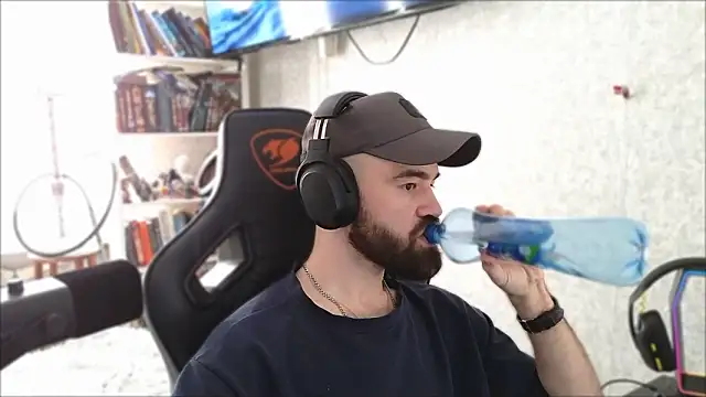 Snapshot of _Mostly_ chatting on March 24, 2026, 7:46 am Mostly online show from March 24, 2026, 7:46 am