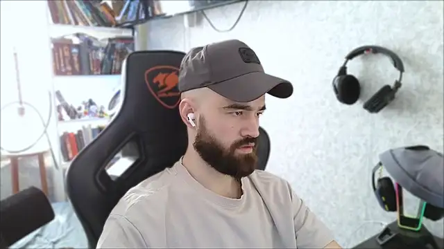 Snapshot of _Mostly_ chatting on April 10, 2026, 7:57 am Mostly online show from April 10, 2026, 7:57 am