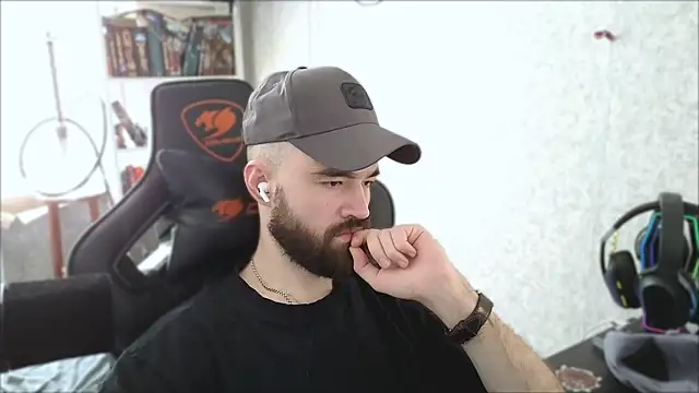 Snapshot of _Mostly_ chatting on April 12, 2026, 7:35 am Mostly online show from April 12, 2026, 7:35 am