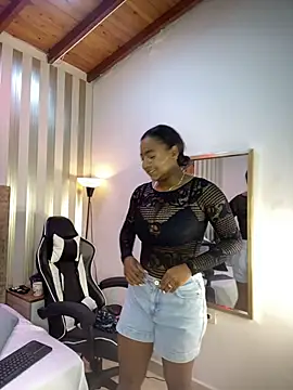 Snapshot of amara_queen_ chatting on May 27, 2026, 11:51 am amara queen online show from May 27, 2026, 11:51 am