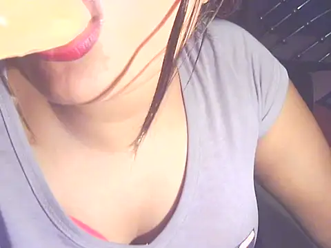 Nusrat Faria online show from May 19, 2026, 9:43 pm
