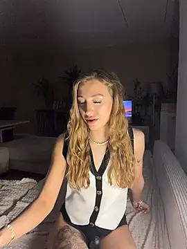 romyxxs online show from April 5, 2026, 7:22 pm