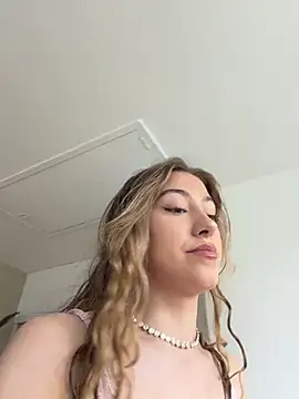 Snapshot of romyxxs chatting on May 14, 2026, 10:22 am romyxxs online show from May 14, 2026, 10:22 am