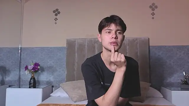 Snapshot of Derek_Sinn chatting on February 13, 2026, 7:54 pm Derek Sinn online show from February 13, 2026, 7:54 pm