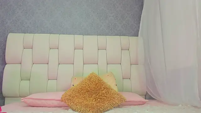 sophiaa10 online show from March 7, 2026, 7:22 pm