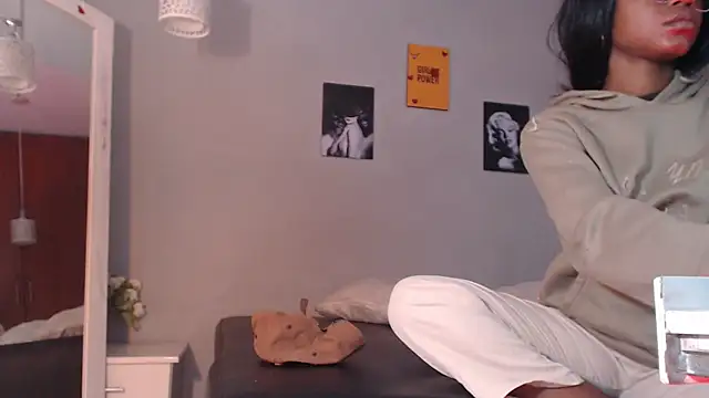 arianna rossi11 online show from March 30, 2026, 12:06 pm