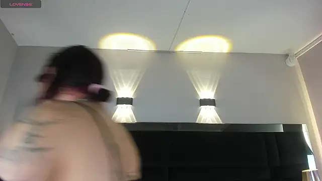 Ravenn21x online show from February 11, 2026, 11:37 am