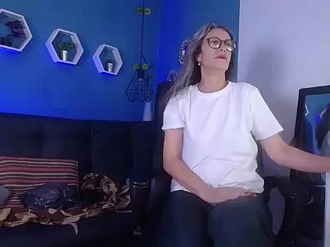 Snapshot of laurasofia45 chatting on March 1, 2026, 10:17 am laurasofia45 online show from March 1, 2026, 10:17 am