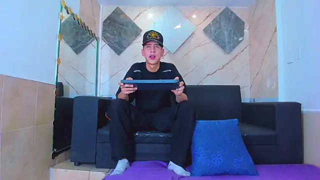 Snapshot of Dominic_26 chatting on February 11, 2026, 8:36 pm Dominic 26 online show from February 11, 2026, 8:36 pm