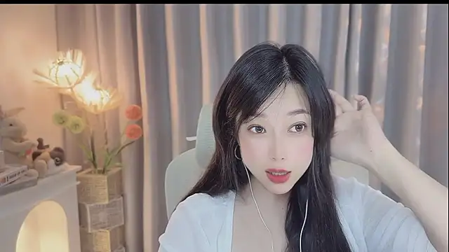 Yumi yuni online show from April 18, 2026, 1:04 pm