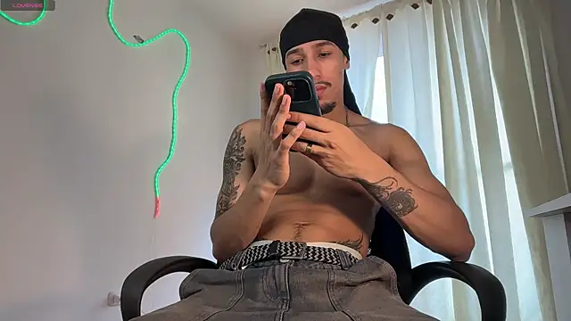 Snapshot of rafael_stone11 chatting on April 18, 2026, 7:51 pm rafael stone11 online show from April 18, 2026, 7:51 pm