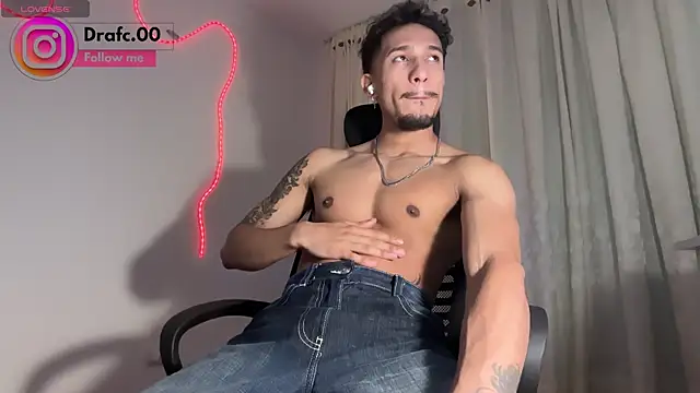 Snapshot of rafael_stone11 chatting on May 3, 2026, 3:01 am rafael stone11 online show from May 3, 2026, 3:01 am