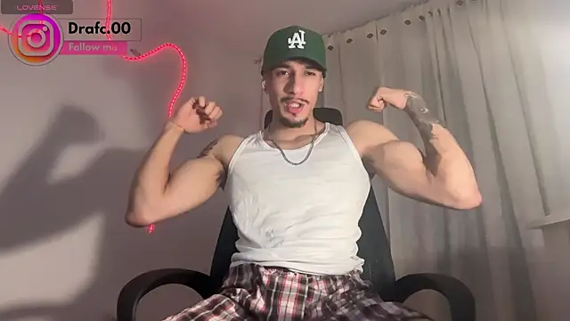 Snapshot of rafael_stone11 chatting on May 5, 2026, 2:52 am rafael stone11 online show from May 5, 2026, 2:52 am