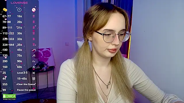 AdeLuna online show from March 12, 2026, 8:59 pm