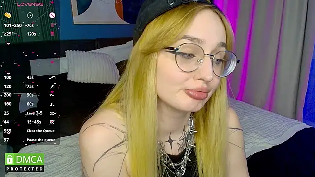 AdeLuna online show from May 27, 2026, 9:23 pm