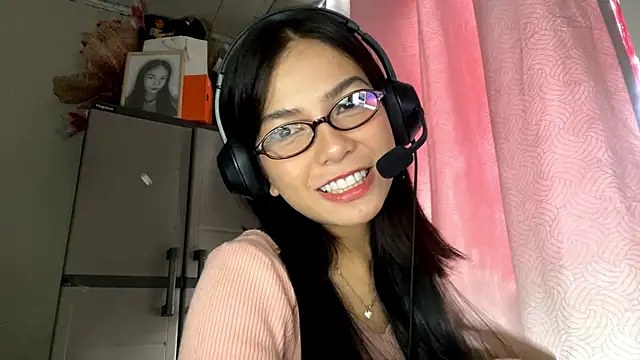 ConstancePorrini online show from February 19, 2026, 5:47 am