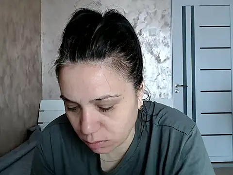 LorraGrey online show from April 15, 2026, 5:47 am