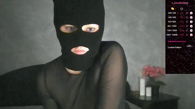 Snapshot of YenMoore chatting on March 28, 2026, 9:20 am YenMoore online show from March 28, 2026, 9:20 am