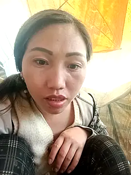 hot-luna- online show from April 2, 2026, 7:50 am