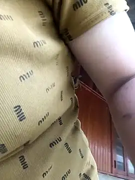 hot-luna- online show from April 11, 2026, 7:45 am