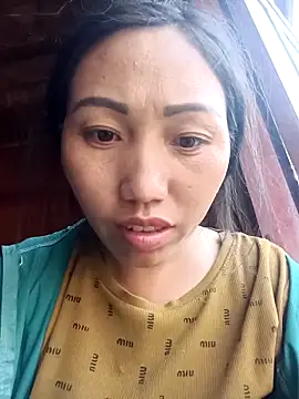 hot-luna- online show from April 12, 2026, 9:14 am