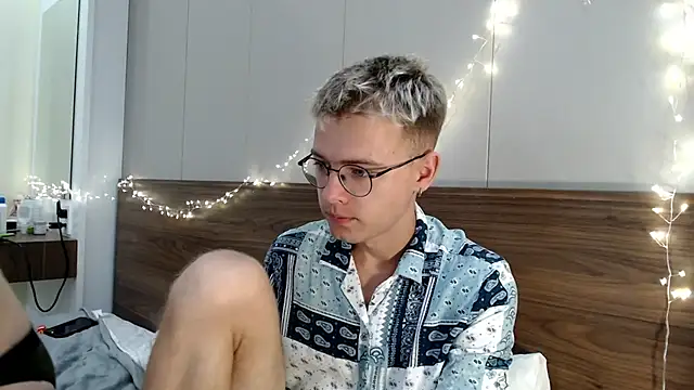 Snapshot of NikiKerryCum chatting on March 1, 2026, 1:57 pm NikiKerryCum online show from March 1, 2026, 1:57 pm