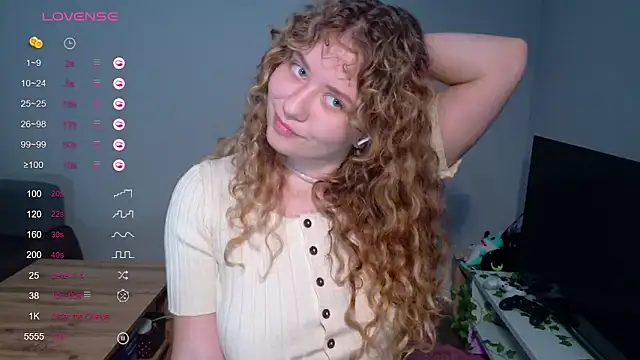 Snapshot of Milounee chatting on June 6, 2026, 8:30 am Milounee online show from June 6, 2026, 8:30 am
