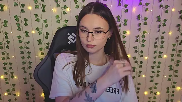 Snapshot of AliceIMonta chatting on February 22, 2026, 4:27 pm AliceIMonta online show from February 22, 2026, 4:27 pm