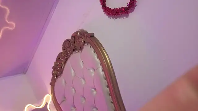 MILAH TAY online show from February 13, 2026, 11:39 am