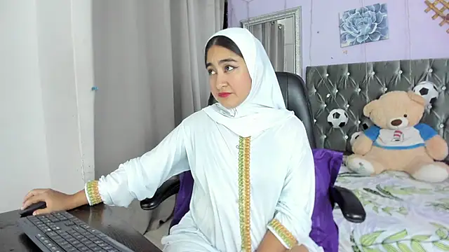 Snapshot of SamiraAwada chatting on June 24, 2026, 7:35 pm SamiraAwada online show from June 24, 2026, 7:35 pm