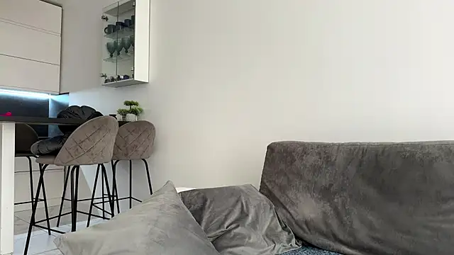 Snapshot of AuraXO chatting on April 10, 2026, 7:02 am AuraXO online show from April 10, 2026, 7:02 am