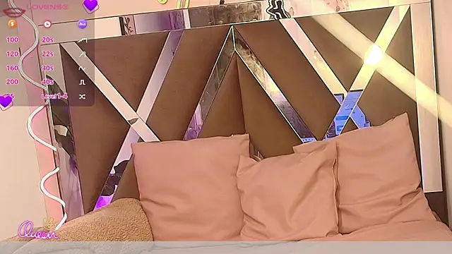 ZAYRA TAY online show from February 1, 2026, 3:16 am