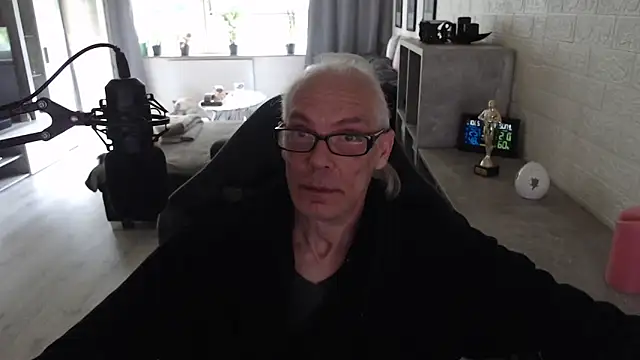 Snapshot of KoelnKoeln chatting on May 10, 2026, 3:50 pm KoelnKoeln online show from May 10, 2026, 3:50 pm